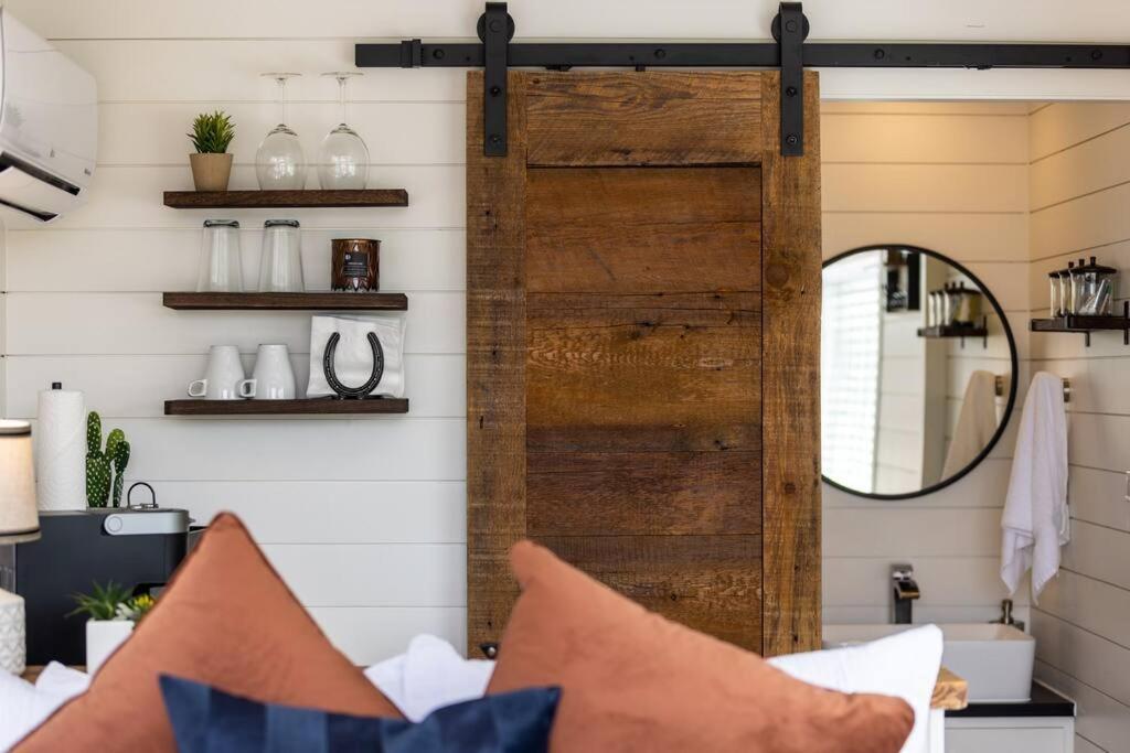 New The Perry Cozy Container Home Fredericksburg Exteriér fotografie