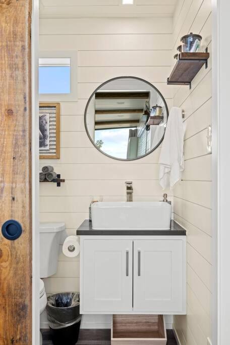 New The Perry Cozy Container Home Fredericksburg Exteriér fotografie