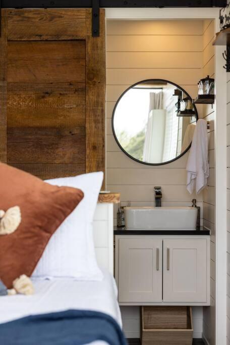 New The Perry Cozy Container Home Fredericksburg Exteriér fotografie